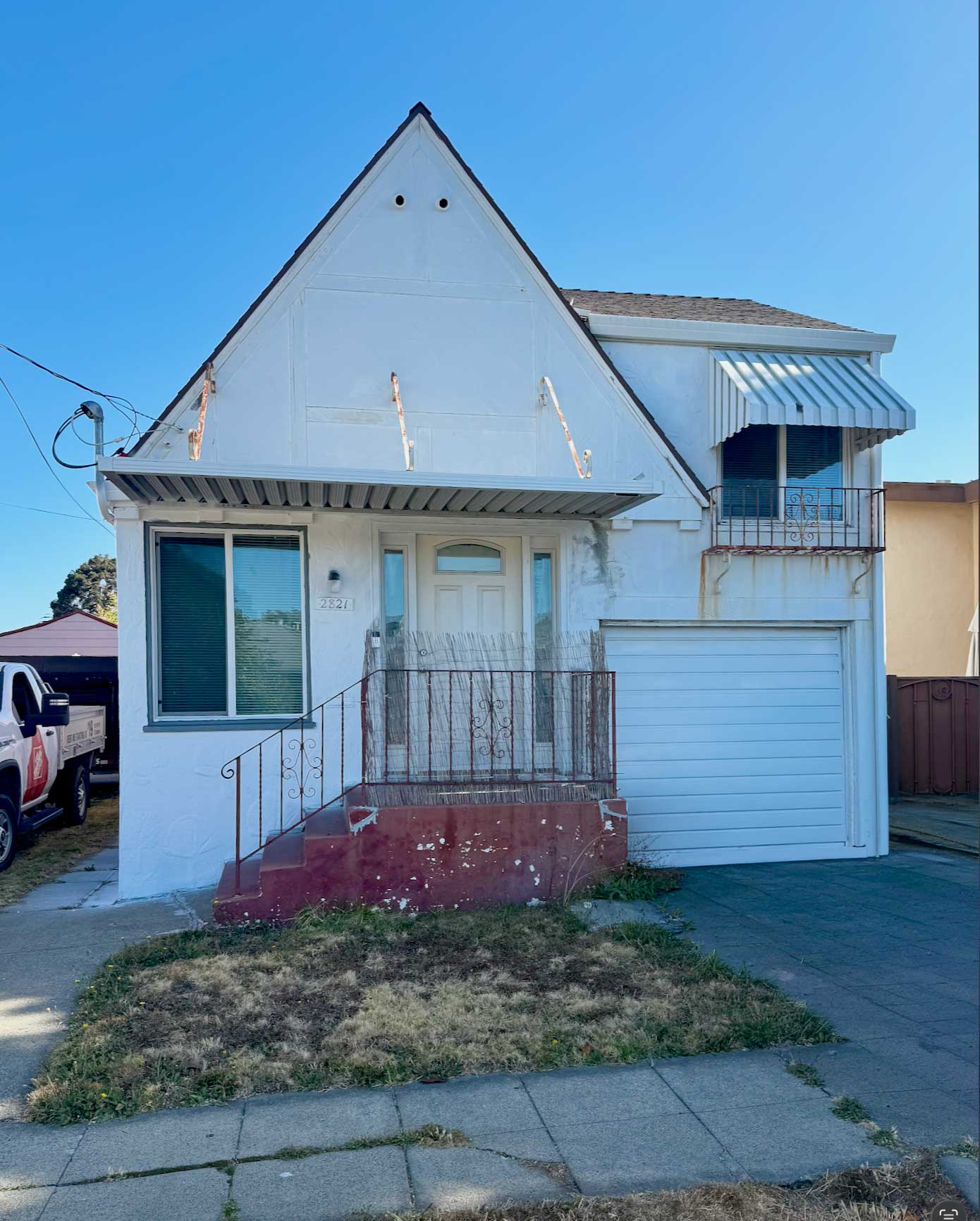 Exterior of 2821 Roosevelt Ave, a 1939 Charles MacGregor house in Richmond, CA