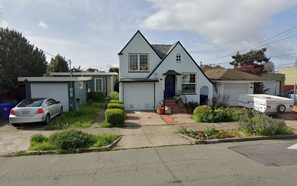 Exterior of 3216 Esmond Ave, a 1942 Charles MacGregor house in Richmond, CA