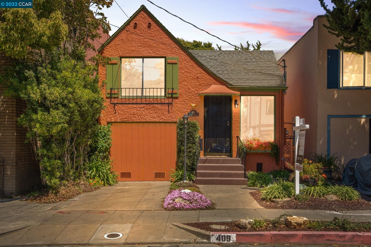 Exterior of 409 Kains Ave, a 1940 Charles MacGregor house in Albany, CA