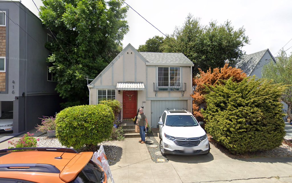Exterior of 412 Talbot Ave, a 1939 Charles MacGregor house in Albany, CA