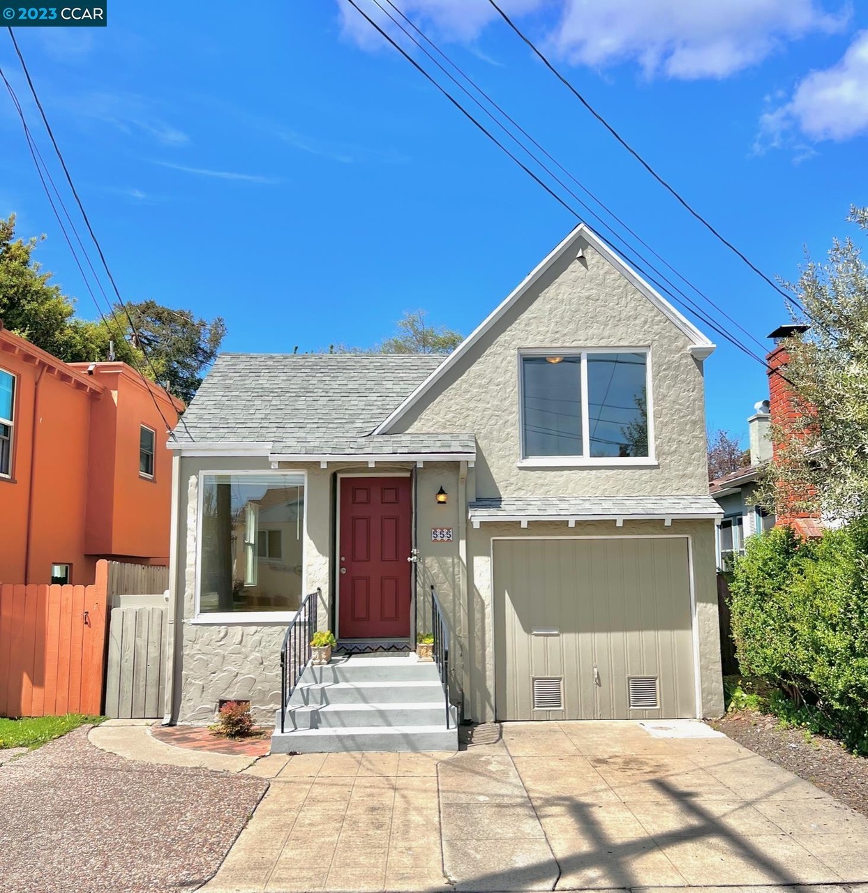 Exterior of 555 26th St, a 1942 Charles MacGregor house in Richmond, CA