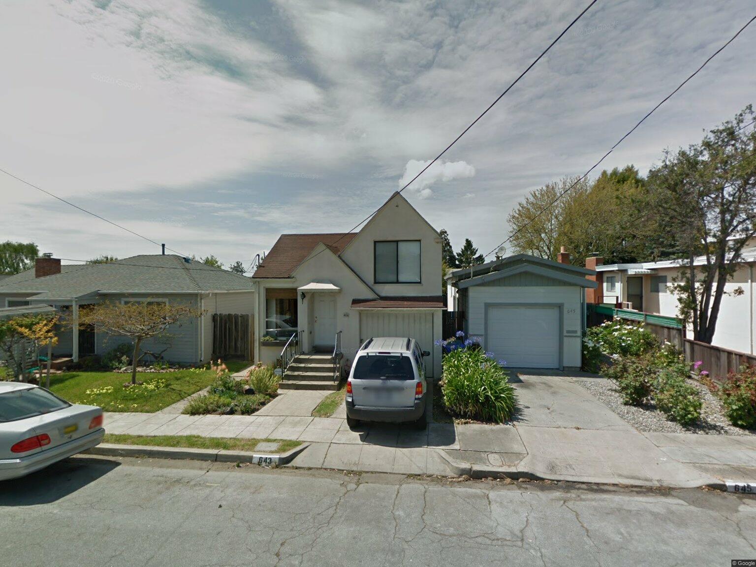 Exterior of 643 38th St, a 1942 Charles MacGregor house in Richmond, CA