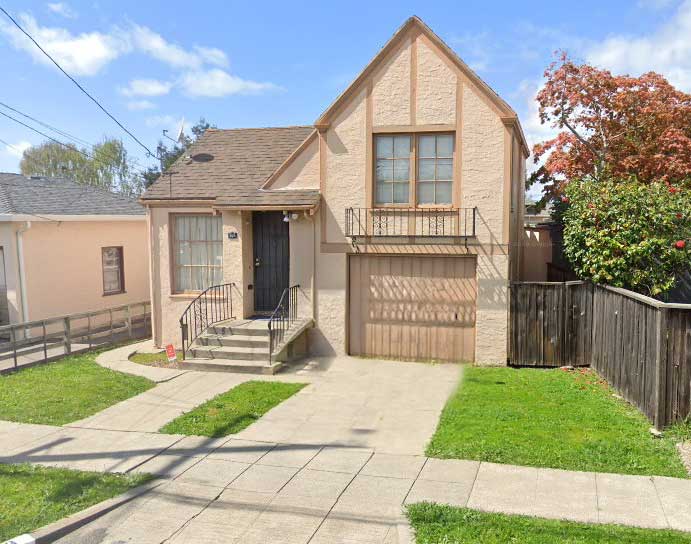 Exterior of 653 28th St, a 1940 Charles MacGregor house in Richmond, CA