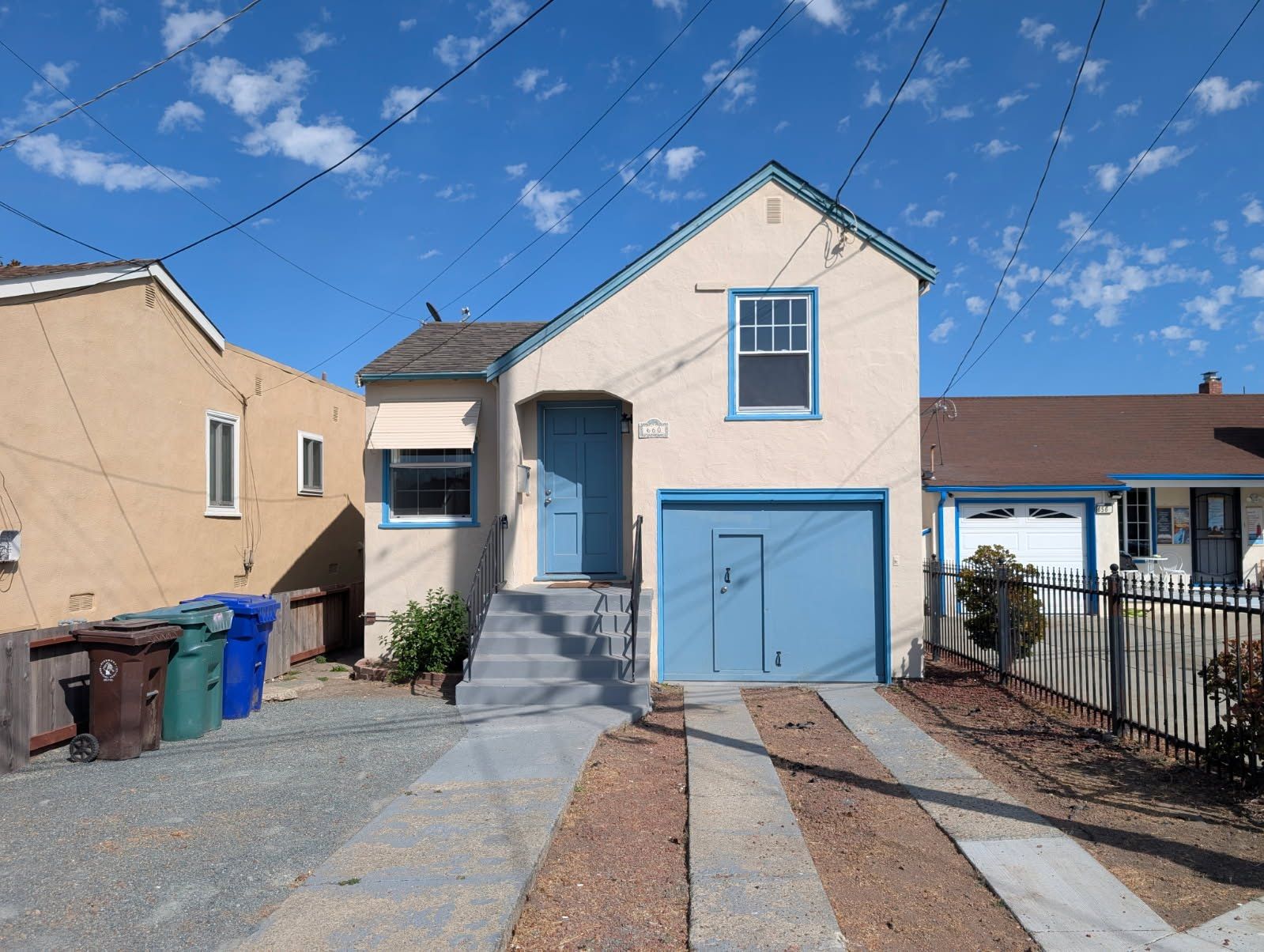Exterior of 660 Wilson Ave, a 1941 Charles MacGregor house in Richmond, CA